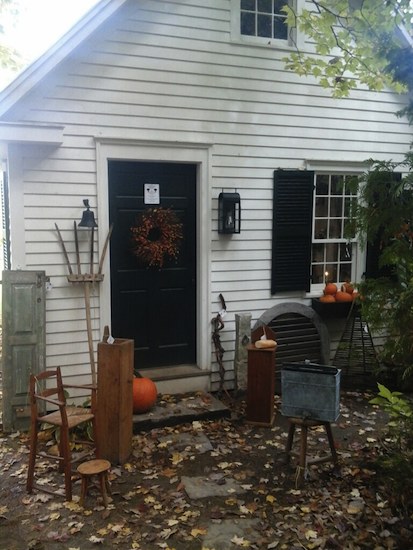 The outside of Four Cedars Antiques